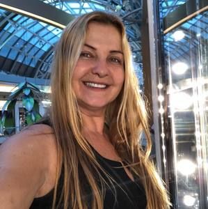 Meet your Posher, Claudia